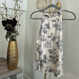 Flower top with gold accents ✨ Medium